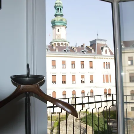 V62 Apartments- Downtown Aparthotel Šoproň