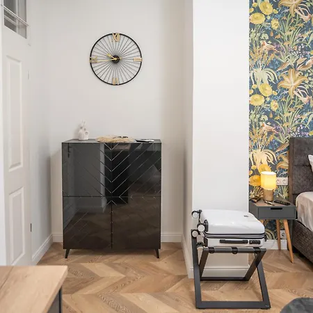 Aparthotel V62 Apartments- In The Downtown *