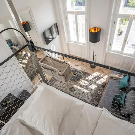 V62 Apartments- In The Downtown Aparthotel *