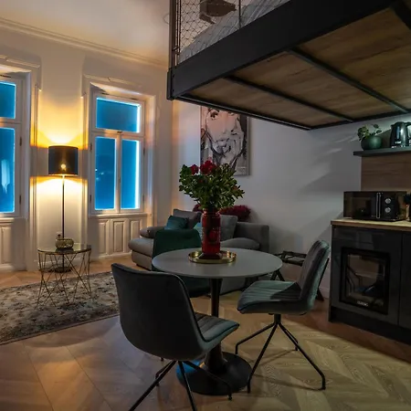 Aparthotel V62 Apartments- In The Downtown