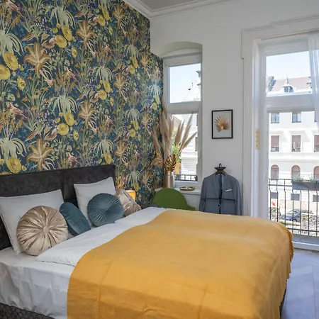 V62 Apartments- Downtown 4*