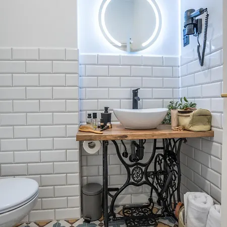 V62 Apartments- Downtown Aparthotel 4*