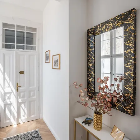 V62 Apartments- Downtown 4* Šoproň