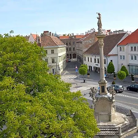 Lägenhetshotell V62 Apartments- Downtown Sopron