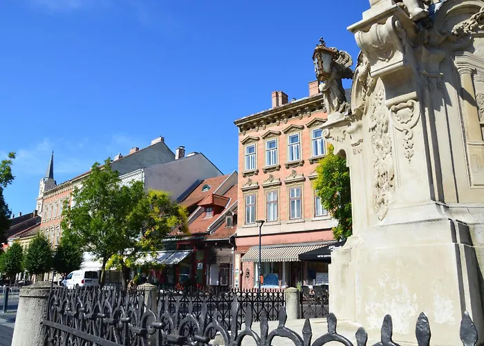 V62 Apartments- Downtown 4*